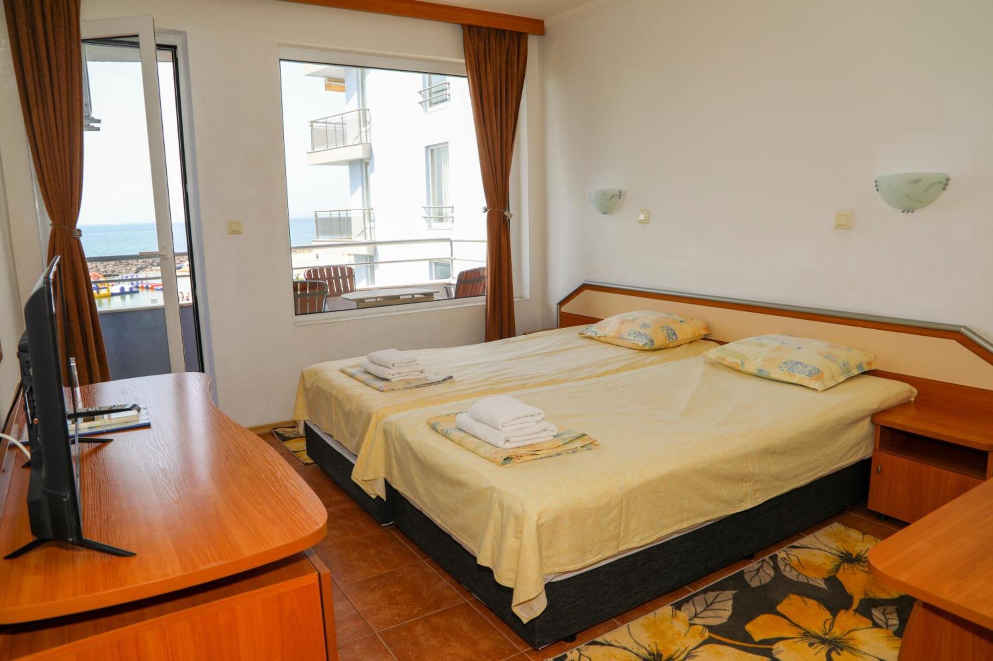 Hotel Sofia Beach Nesebar Bagian luar foto